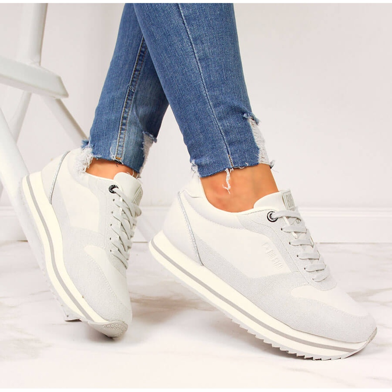Zapatos deportivos de mujer en la plataforma blanca Big Star II274216 blanco 1