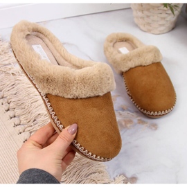 Zapatillas de estar por casa de mujer con pelo Cloxx camel marrón 2