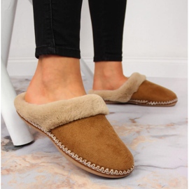 Zapatillas de estar por casa de mujer con pelo Cloxx camel marrón 4