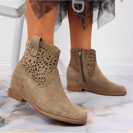 Botas de mujer caladas con cuña Filippo beige 5