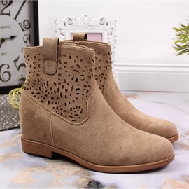 Botas de mujer caladas con cuña Filippo beige 2
