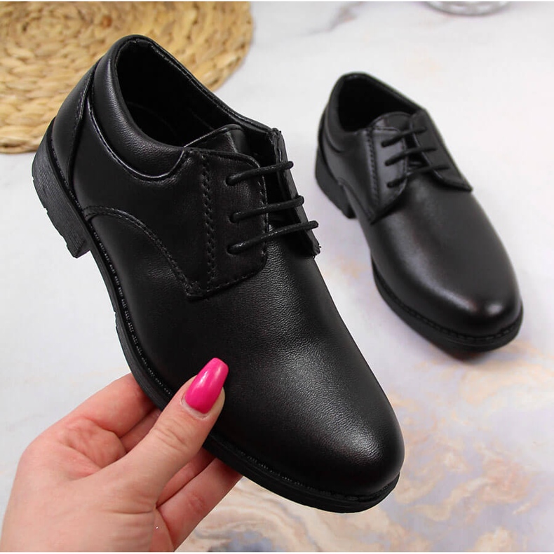 Zapatos negros de vestir para niño del American Club 1