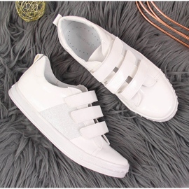 Zapato lacado velcro blanco para niña Kornecki 6286 3