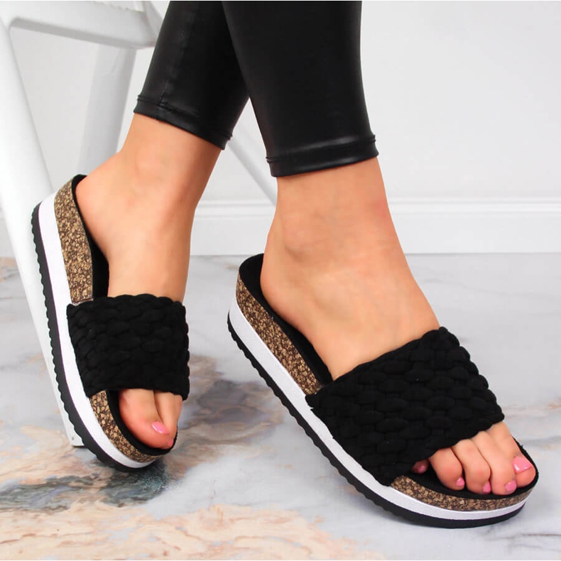 Pantuflas de mujer con plataforma Potocki en negro 1