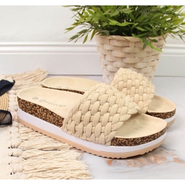 Pantuflas beige de mujer en la plataforma Potocki 3