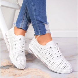 Zapatos mujer piel calada blanca Vinceza 1