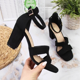Sandalias de mujer negras eVento en el puesto. negro 1