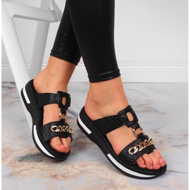 Black Rieker V5929-00 Chanclas negras de mujer con cadena negro 4