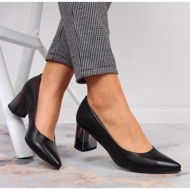 Zapatos de tacón de cuero Juma negros en un poste decorativo 4