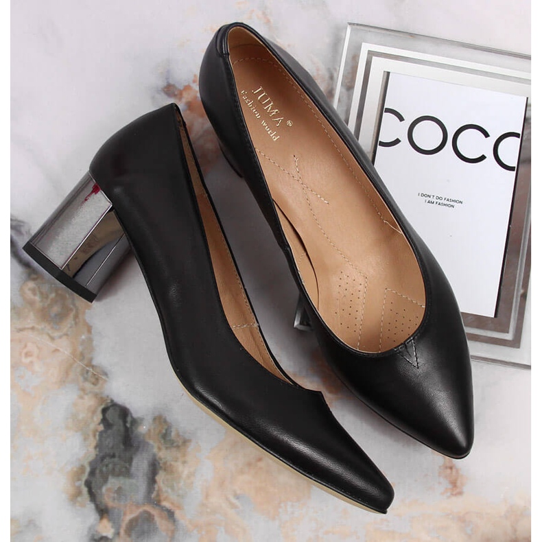 Zapatos de tacón de cuero Juma negros en un poste decorativo 1