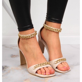 Sandalias de mujer en un poste con una cadena beige Potocki 6