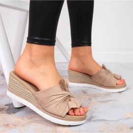 Babuchas cuña mujer beige Potocki 5