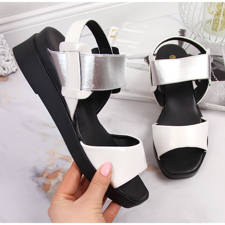 Sandalias de mujer con tacón de cuña con Potocki blanco. 1 Sandalias de mujer con tacón de cuña con Potocki blanco. 1