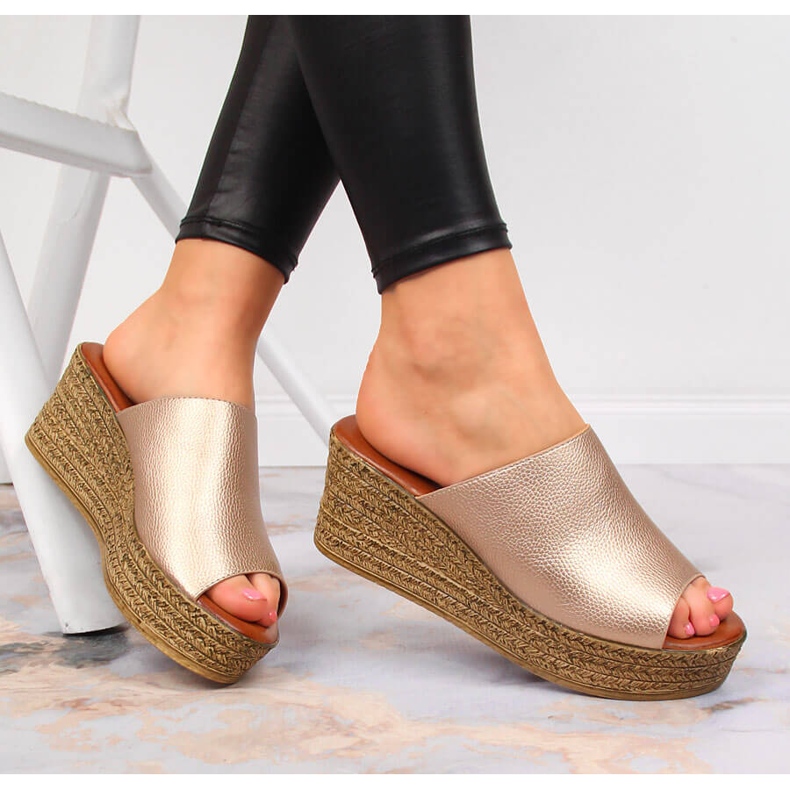 Babucha mujer cuña dorada Vinceza dorado 1