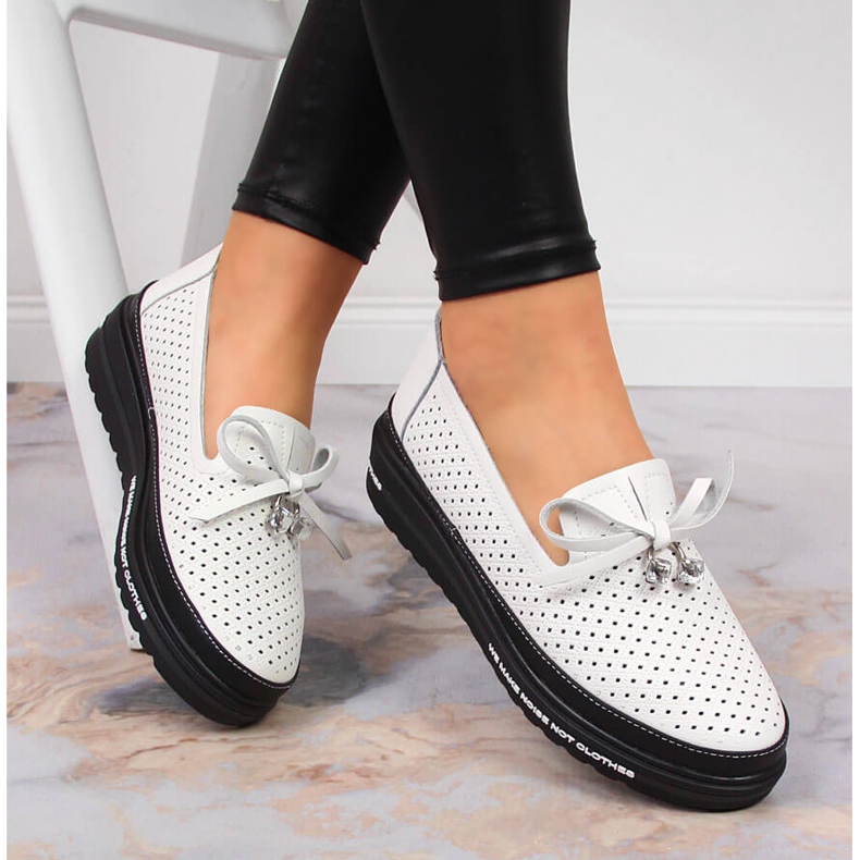 Zapato mujer piel blanco calado con cuña Artiker 1