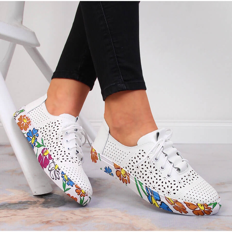 Zapatos mujer Artiker piel calada blanca 1