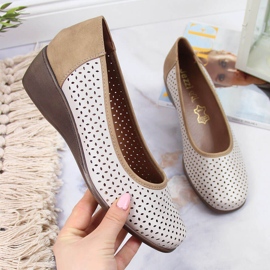 Zapatos mujer calados con cuña beige Jezzi 1 Zapatos mujer calados con cuña beige Jezzi 1