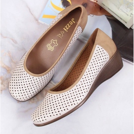 Zapatos mujer calados con cuña beige Jezzi 3