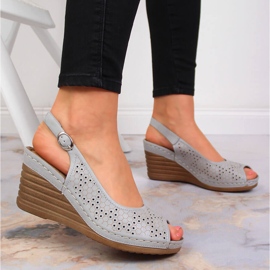 Cómodas sandalias con cuña gris eVento 3