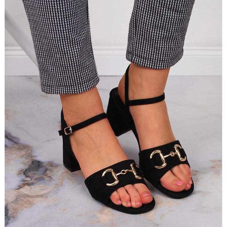 S.Barski Sandalias de mujer negras en un poste con un adorno de S. Barski negro 2