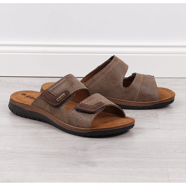 Cómodas zapatillas de casa de hombre Inblu marrones con velcro marrón 1 Cómodas zapatillas de casa de hombre Inblu marrones con velcro marrón 1