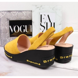 Sandalias de mujer Vinceza amarillas con tacón de cuña amarillo 2
