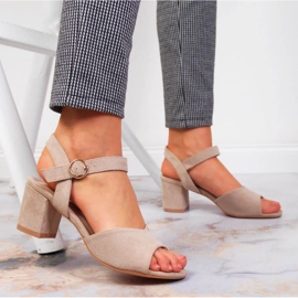 Sandalias de mujer en el post beige Vinceza ante 5