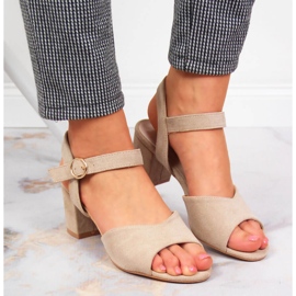 Sandalias de mujer en el post beige Vinceza ante 6