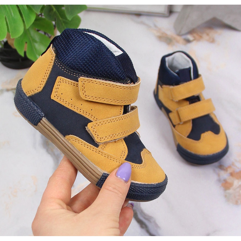 Zapatos niño con velcro camel Kornecki 6785 marrón negro 1