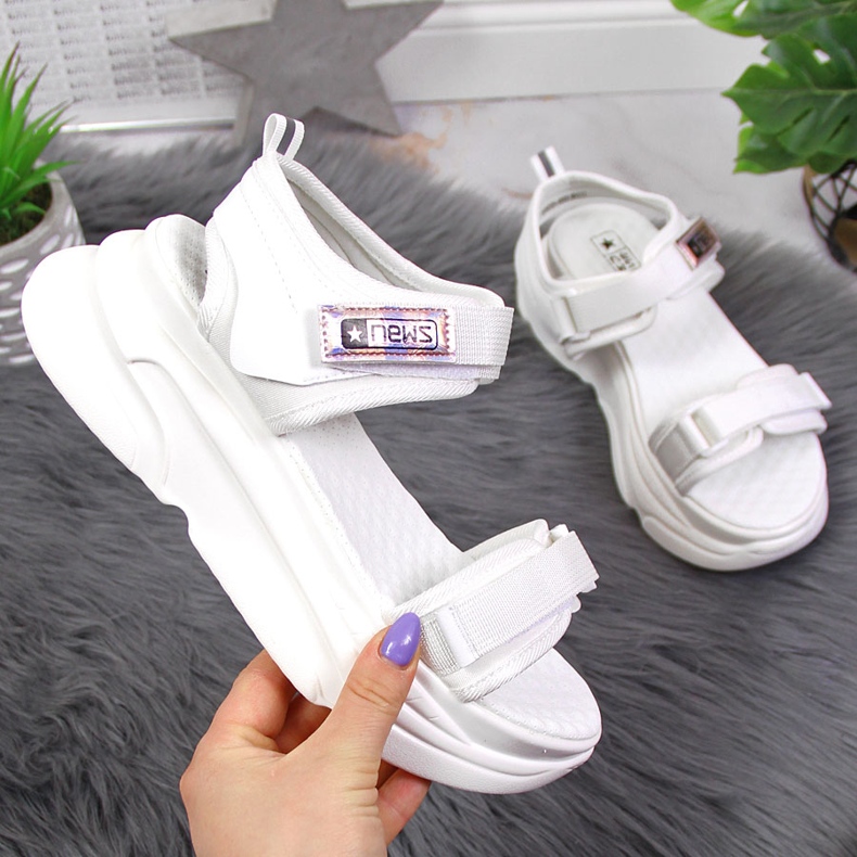 News Sandalias blancas de mujer en la plataforma deportiva NOVEDADES blanco 1