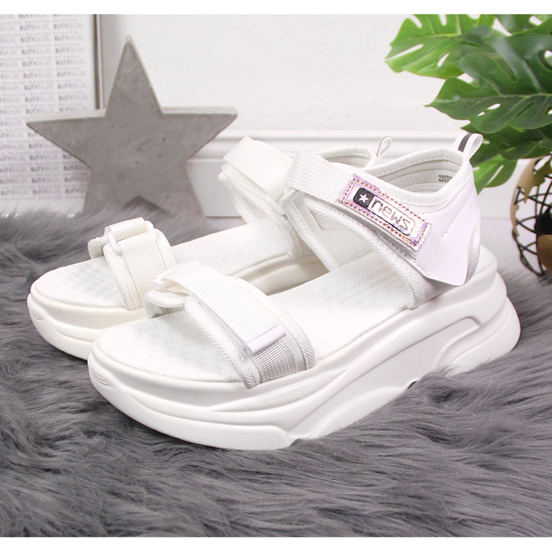 News Sandalias blancas de mujer en la plataforma deportiva NOVEDADES blanco 2