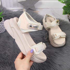 News Sandalias beige de mujer en la plataforma deportiva NOVEDADES 1