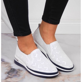Zapatos sin cordones de mujer en piel calada, blanco T.Sokolski 7