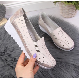 Zapatos cómodos de mujer en piel beige T.Sokolski 3
