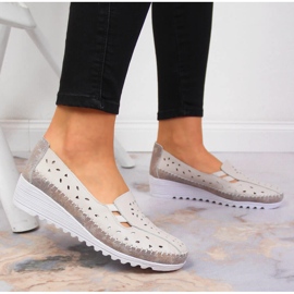 Zapatos cómodos de mujer en piel beige T.Sokolski 6