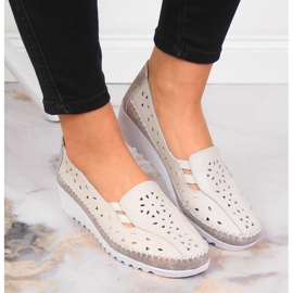 Zapatos cómodos de mujer en piel beige T.Sokolski 7