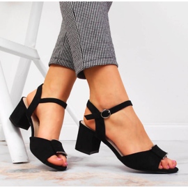 Sandalias negras de Sergio Leone en el puesto negro 4