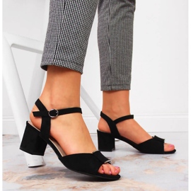 Sandalias negras de Sergio Leone en el puesto negro 5