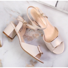 Sandalias sobre poste beige nacarado de Sergio Leone 4