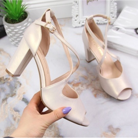 Sandalias de mujer en un poste de Sergio Leone beige perlado 2