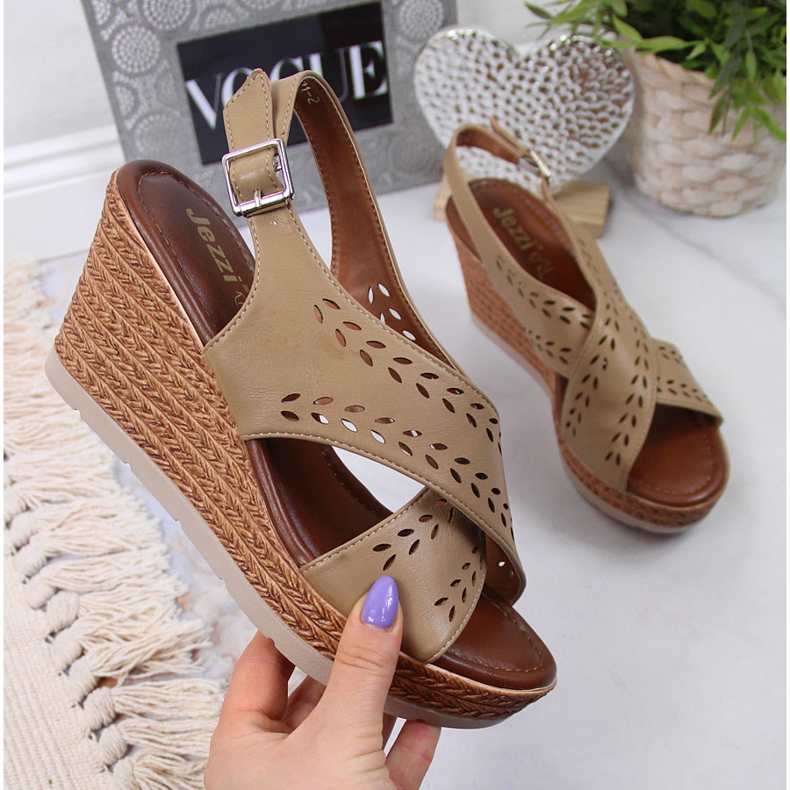 Sandalias mujer beige con cuña Jezzi 1