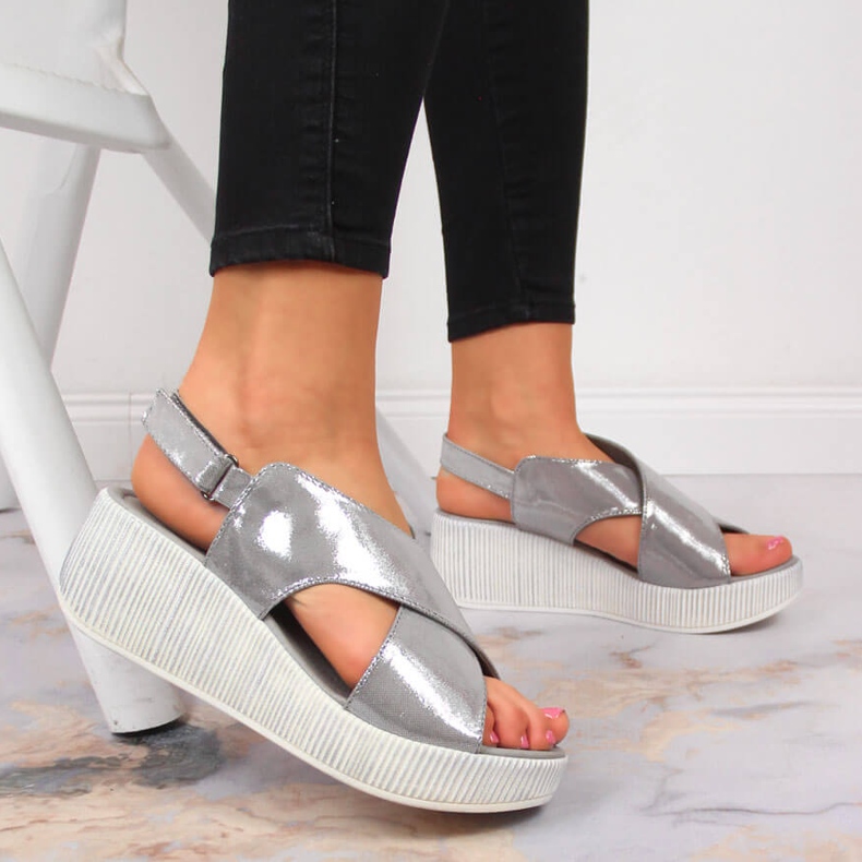 Sandalias mujer de piel con cuña plateada Dolce Pietro plata 2