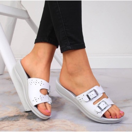 Pantuflas cuña sanitaria Inblu para mujer en color blanco 1