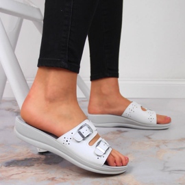 Pantuflas cuña sanitaria Inblu para mujer en color blanco 2
