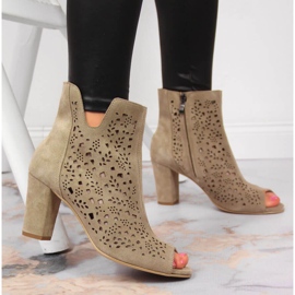 Botas de mujer de cuero calado en el poste Juma beige. 2