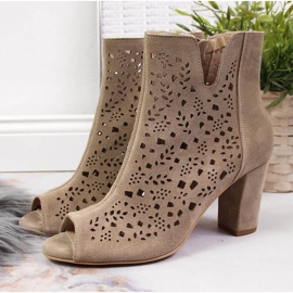 Botas de mujer de cuero calado en el poste Juma beige. 7
