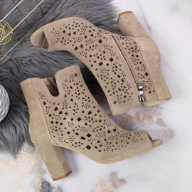 Botas de mujer de cuero calado en el poste Juma beige. 6