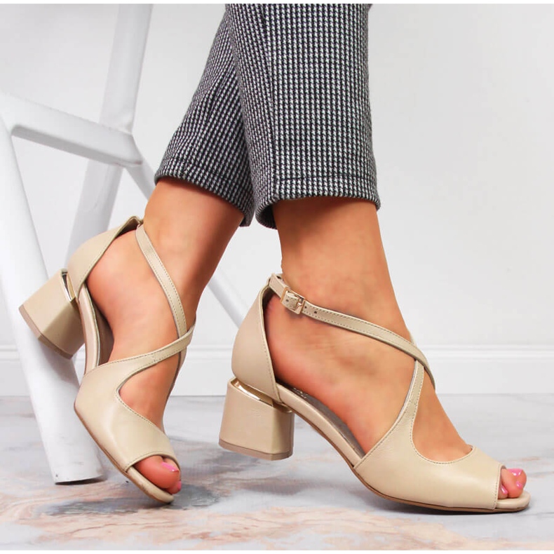 Sandalias mujer piel beige con tacón alto Juma 1
