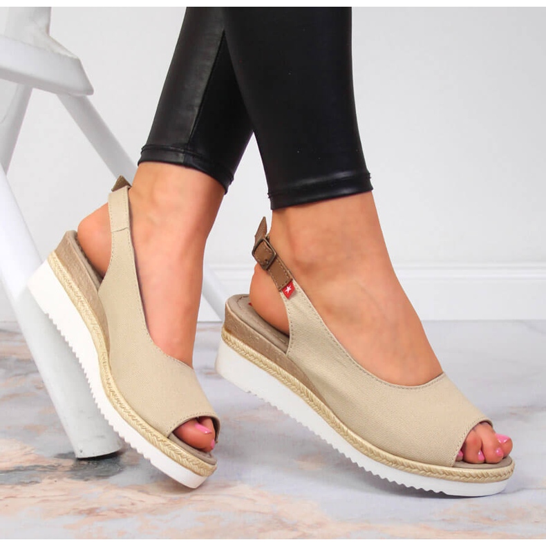 Sandalias mujer beige con cuña Big Star JJ276049 1