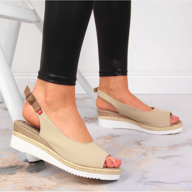 Sandalias mujer beige con cuña Big Star JJ276049 2